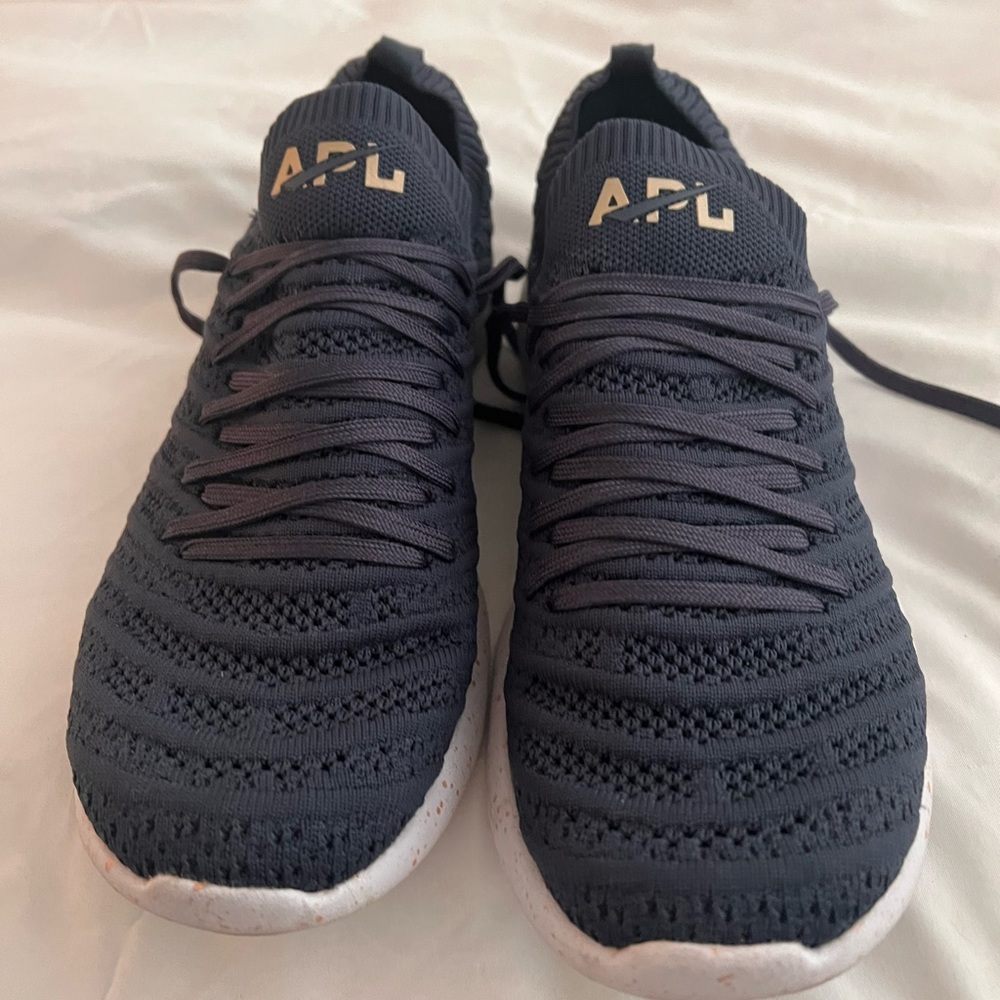 APL women’s sneaker, good condition